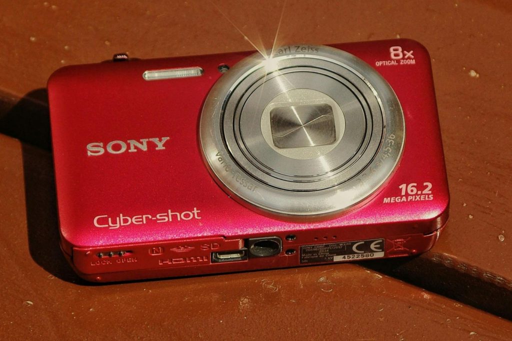 Sony Cyber-shot 16.2MP digicam with 8x optical zoom — why digicams are popular again among creators