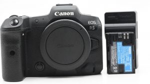 Canon EOS R5 used camera body with LP-E6NH battery and charger on white background